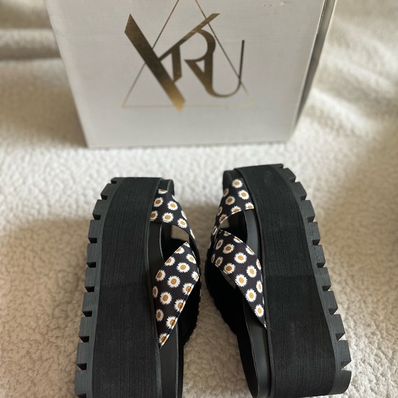YRU daisy platform slides Retro ~90s ~Y2K ~Grunge era ~It Girl ~Heavier weight - Picture 7 of 8